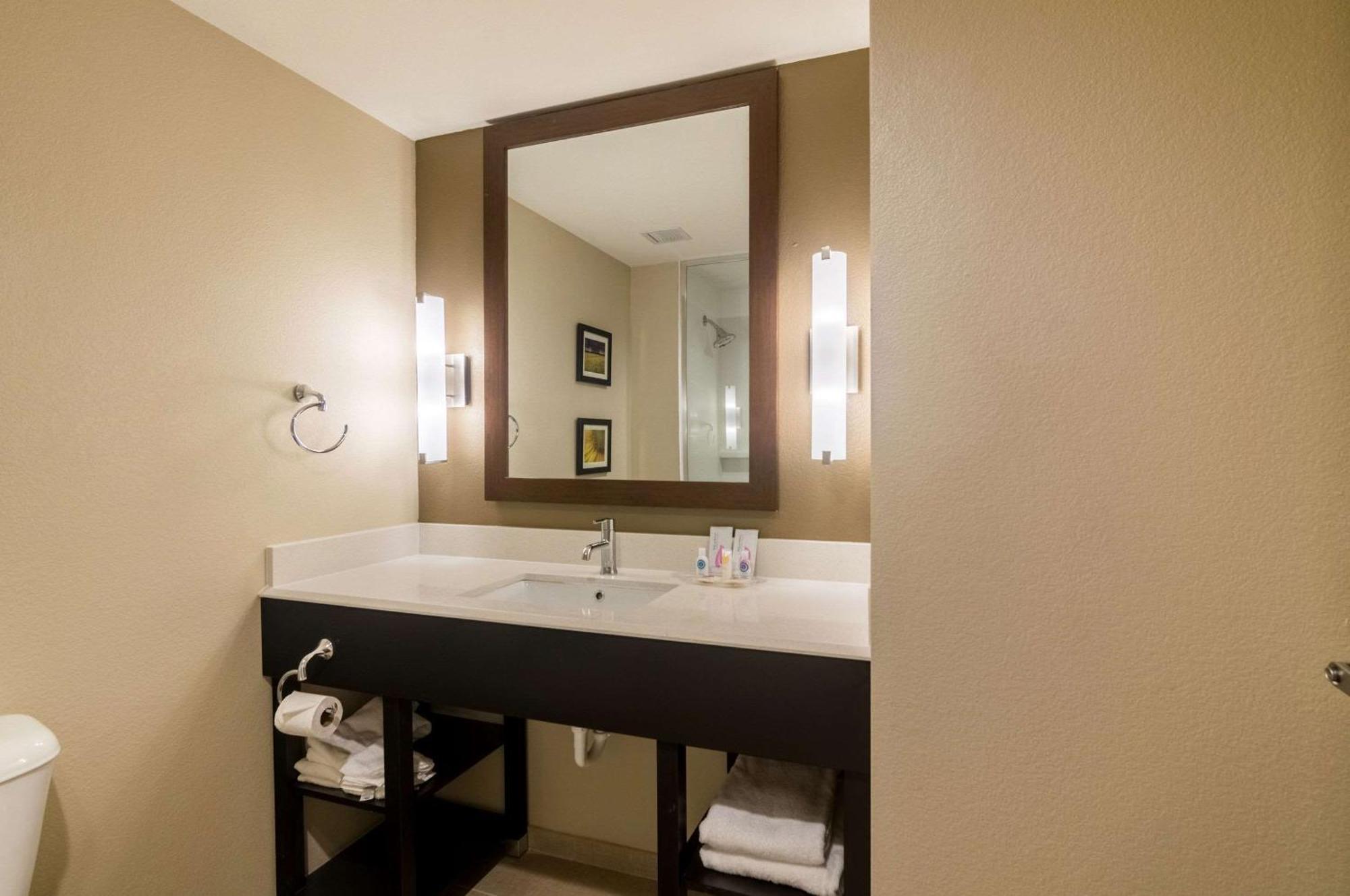Comfort Suites Meridian And I-40 Oklahoma City Exterior foto